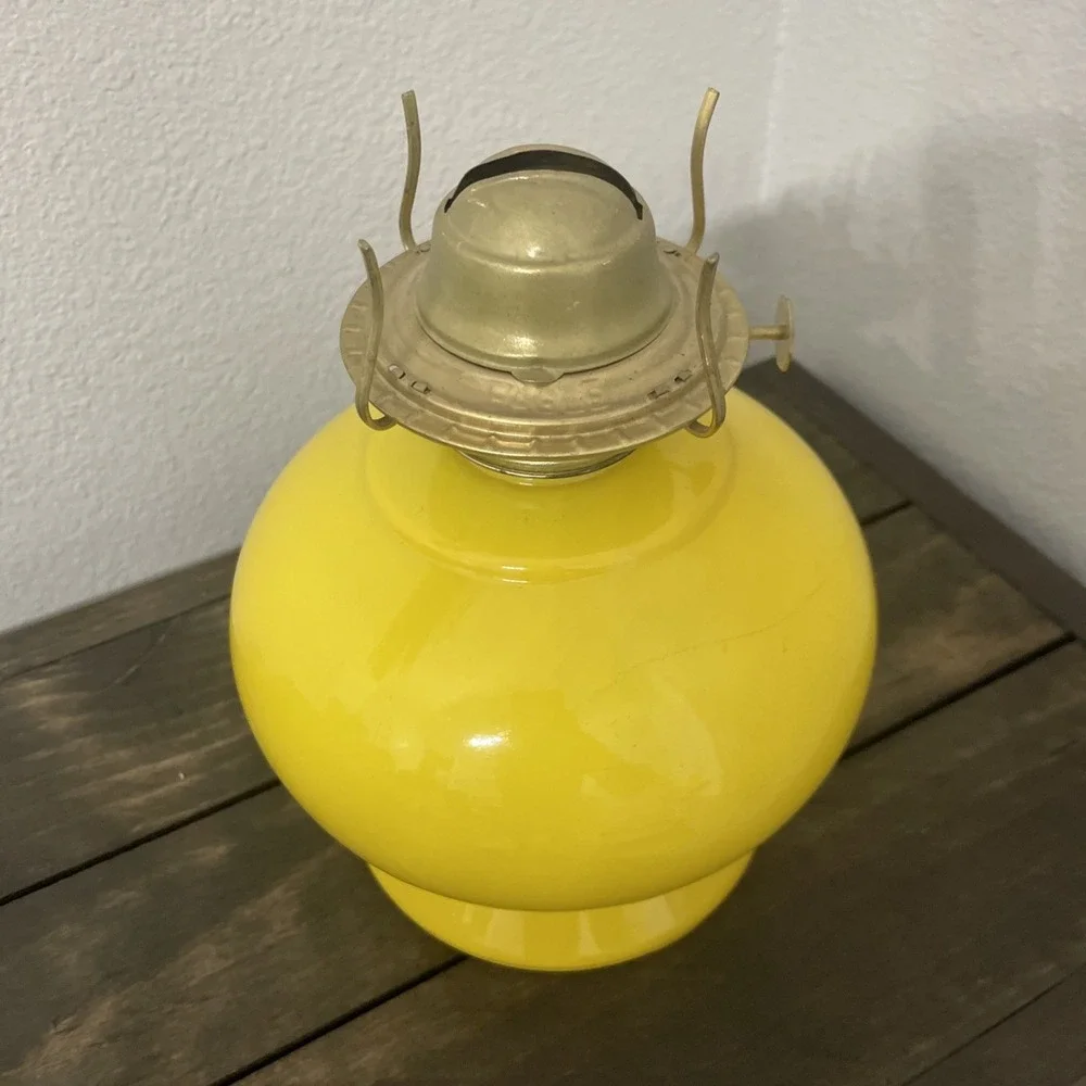 Vintage Yellow Glass Kerosene Oil Lamp No Chimney‎